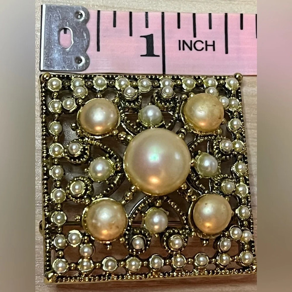 Vintage Square Brooch Pin Ornate - Picture 4 of 4